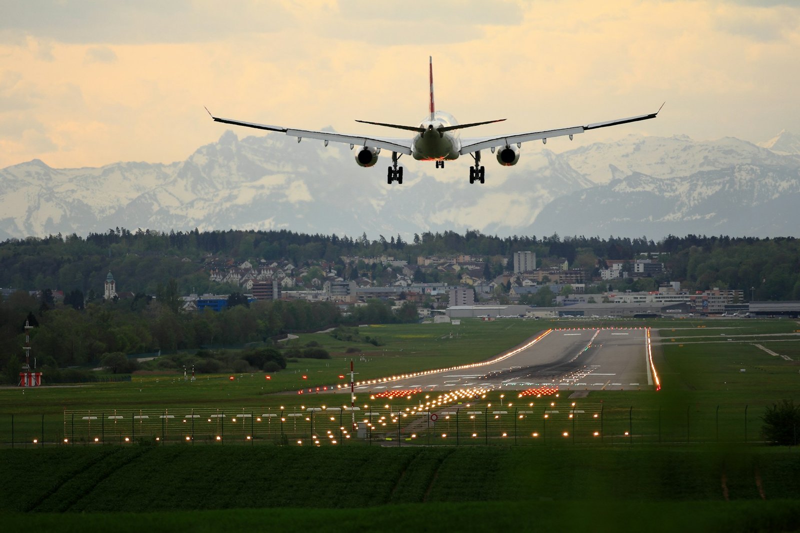 Найкращі сайти для пошуку дешевих авіаквитків