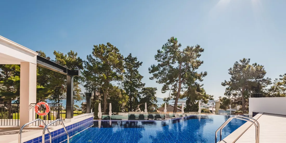 crowne-plaza-budva
